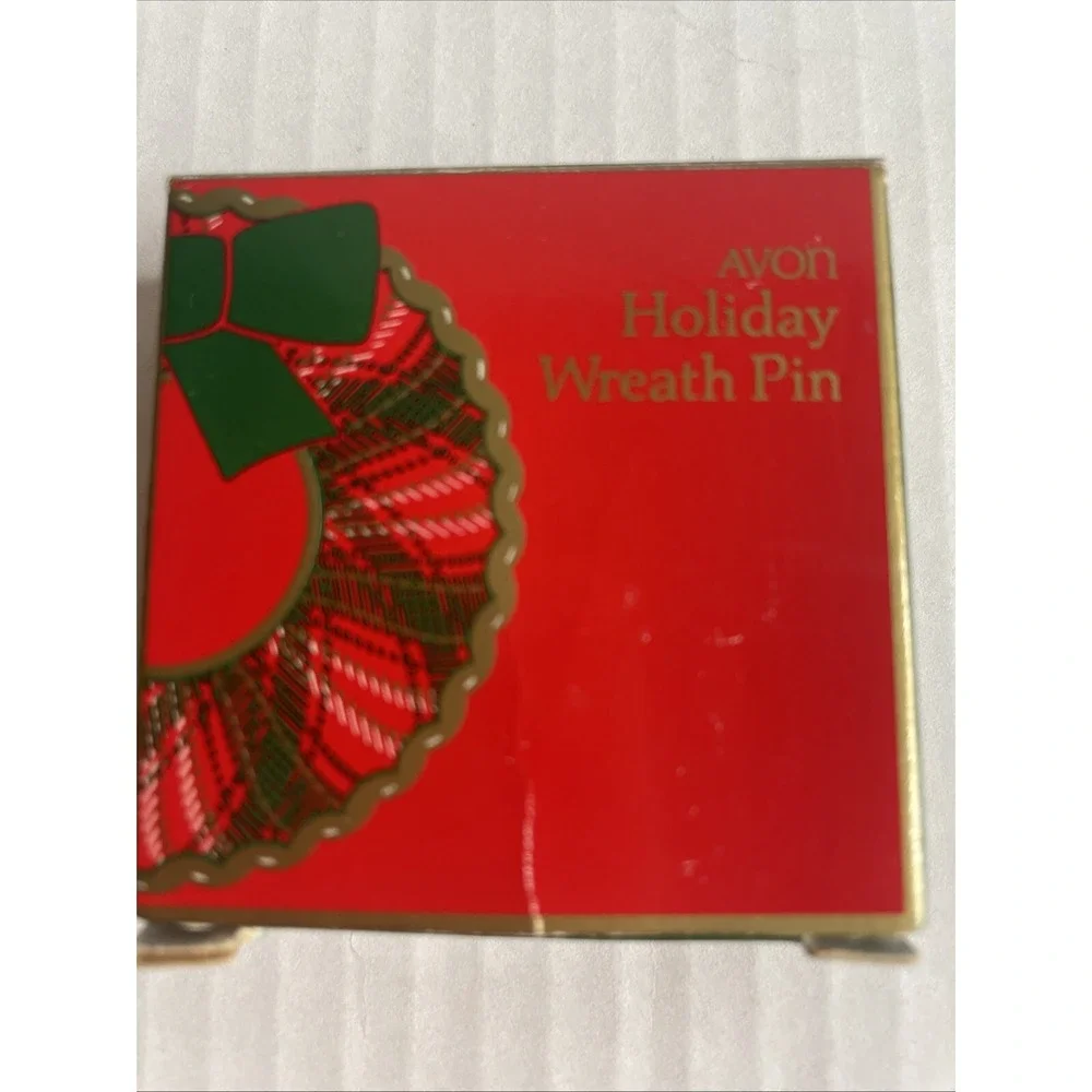 Christmas PIN Avon Holiday Wreath Pin (Cloth) Circa 1984 In Box